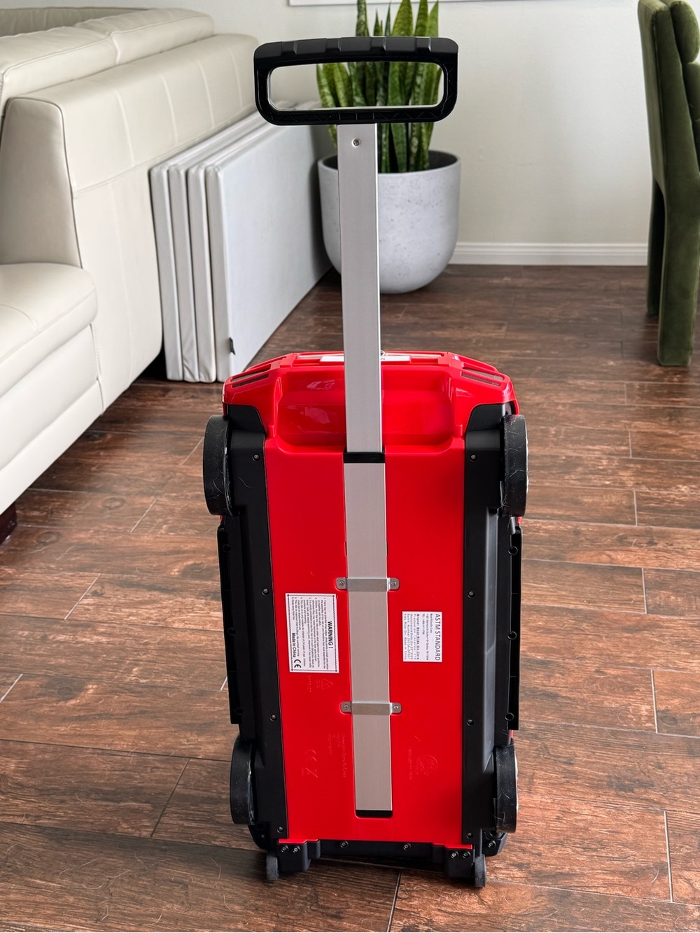 Mercedes-Benz G-Class Red Ride-On Suitcase - Picture 5 of 8